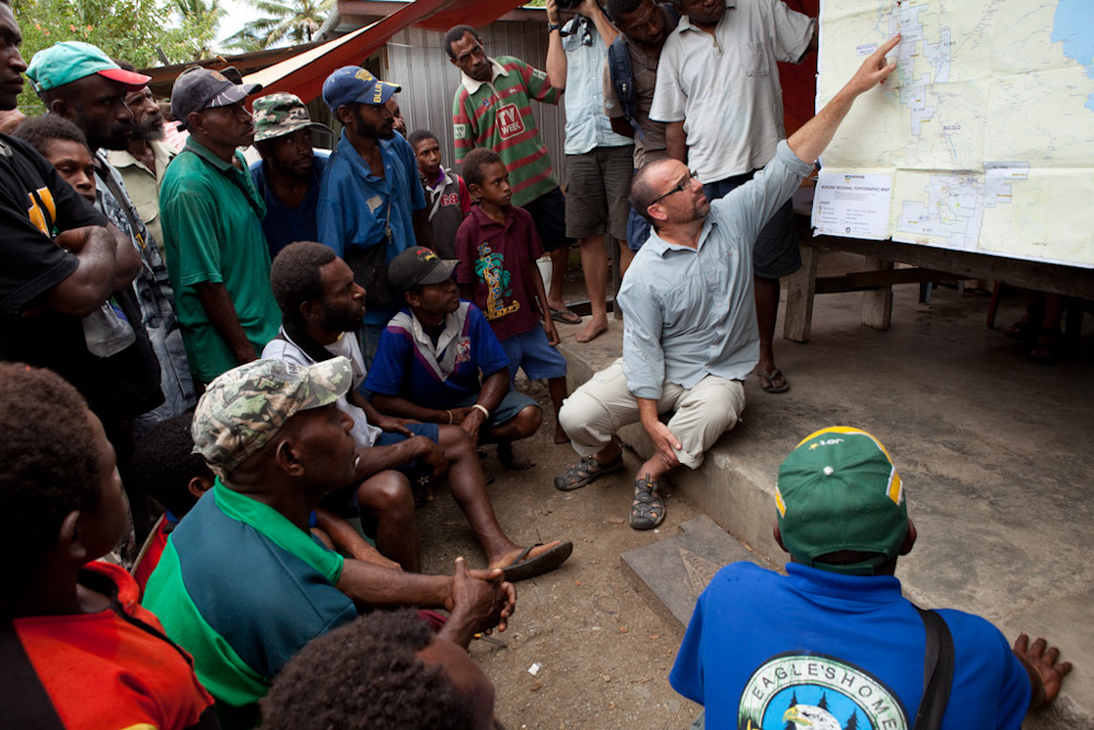 Director Charles Roche points to the MMJV mineral and exploration leases during a meeting at Palengkwa, Morobe Province, 2012 / Photo by Jessie Boylan / MPI